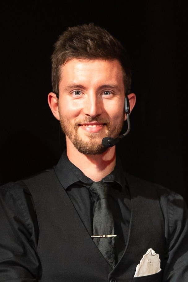 Sam au clavier, en scène